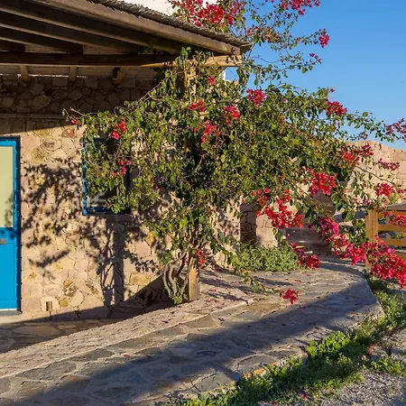 Hera Milos 4 Bedrooms Madrakia Village בית נופש *